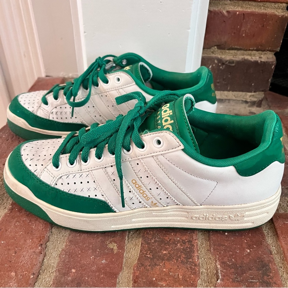 Vintage Classic Adidas Nastas Size 7 1/2 Color: Green with Gold